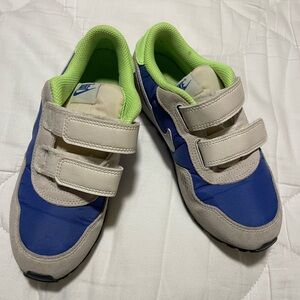 Kids Nikes size 2.5